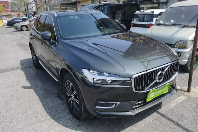 Used Volvo XC60 2021 T5 4x4 Smart Luxury Edition Front Right 45 Deg