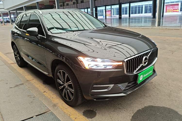 Used Volvo XC60 2021 T5 4x4 Smart Luxury Edition Front Right 45 Deg