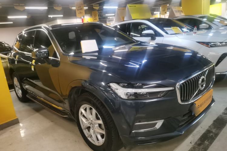 Used Volvo XC60 2021 T5 4x4 Smart Luxury Edition Front Right 45 Deg