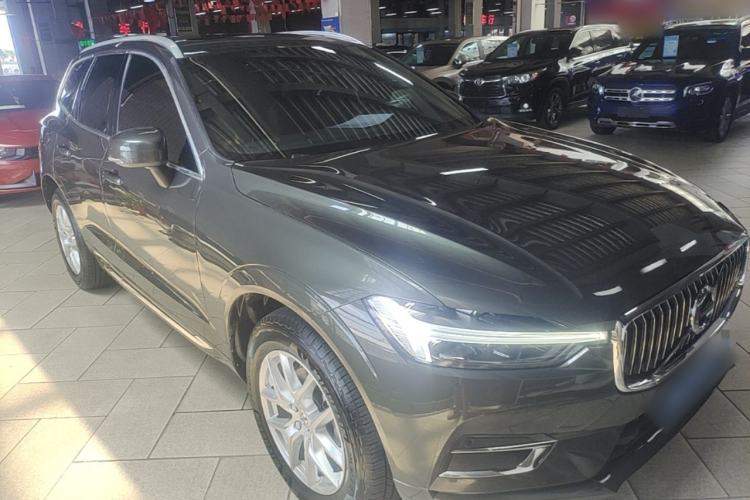 Used Volvo XC60 2021 T5 4x4 Smart Luxury Edition Front Right 45 Deg
