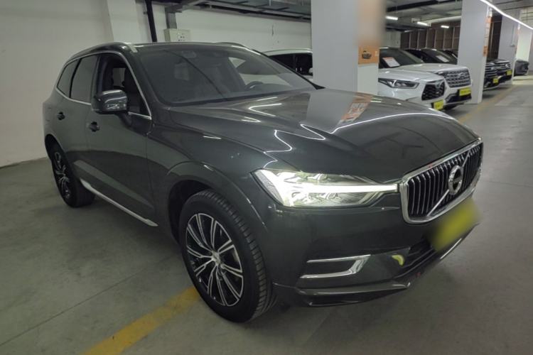 Used Volvo XC60 2021 T5 4x4 Smart Luxury Edition Front Right 45 Deg