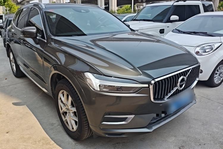 Used Volvo XC60 2021 T5 4x4 Smart Luxury Edition Front Right 45 Deg