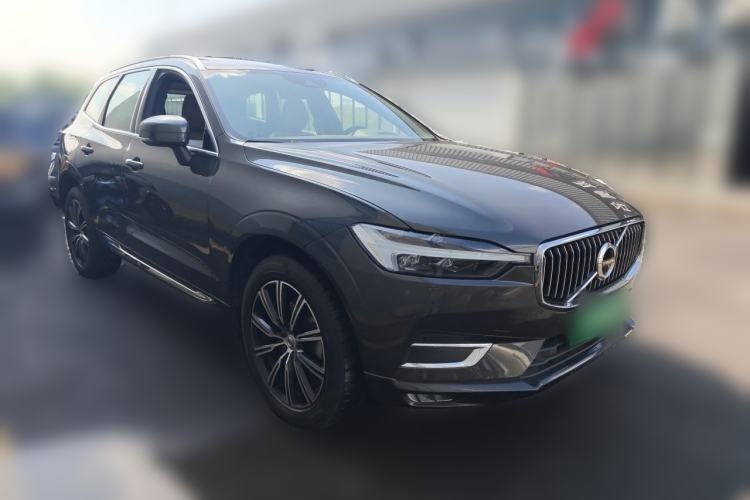 Used Volvo XC60 2021 T5 4x4 Zhiya Luxury Edition Front Right 45 Deg
