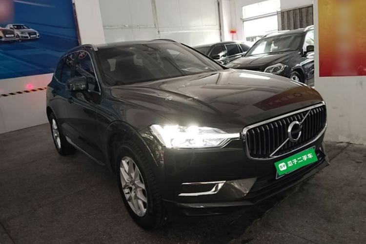 Used Volvo XC60 2021 T5 4x4 Smart Luxury Edition Front Right 45 Deg