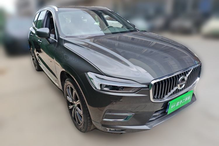Used Volvo XC60 2021 T5 4x4 Zhiya Luxury Edition Front Right 45 Deg