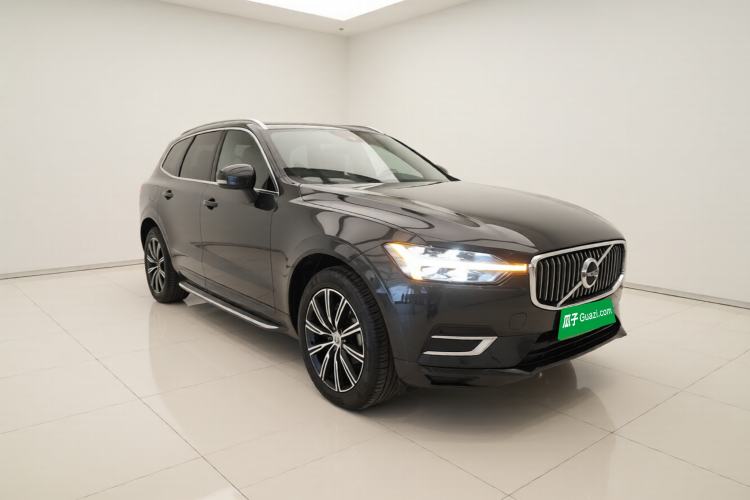 Used Volvo XC60 2021 T5 4x4 Smart Luxury Edition Front Right 45 Deg