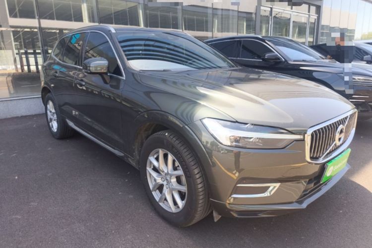 Used Volvo XC60 2021 T5 4x4 Smart Luxury Edition Front Right 45 Deg