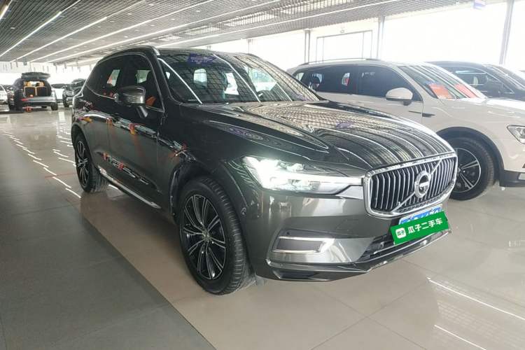 Used Volvo XC60 2021 T5 4x4 Smart Luxury Edition Front Right 45 Deg