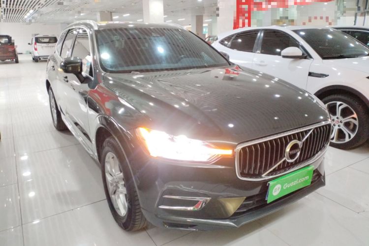 Used Volvo XC60 2021 T5 4x4 Smart Luxury Edition Front Right 45 Deg