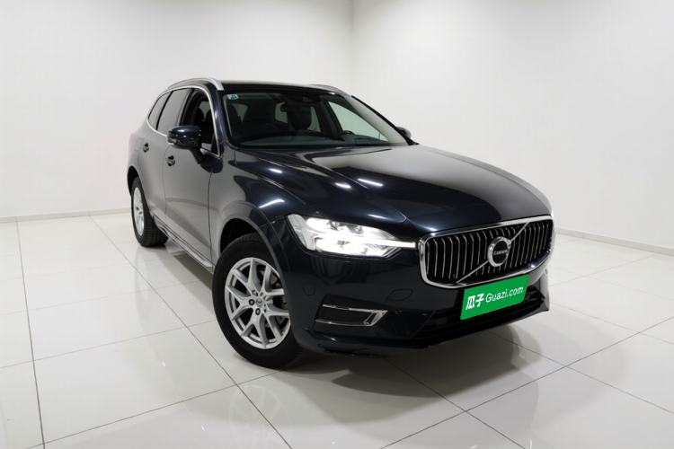 Used Volvo XC60 2021 T5 4x4 Smart Luxury Edition Front Right 45 Deg