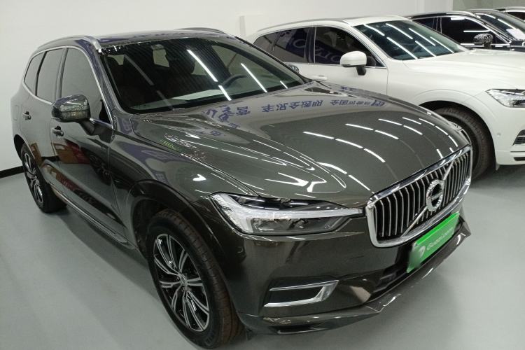 Used Volvo XC60 2021 T5 4x4 Smart Luxury Edition Front Right 45 Deg