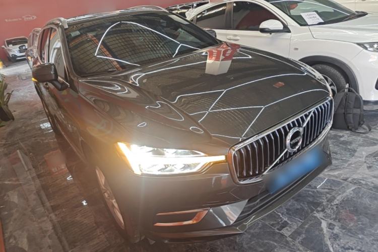 Used Volvo XC60 2021 T5 4x4 Smart Luxury Edition Front Right 45 Deg