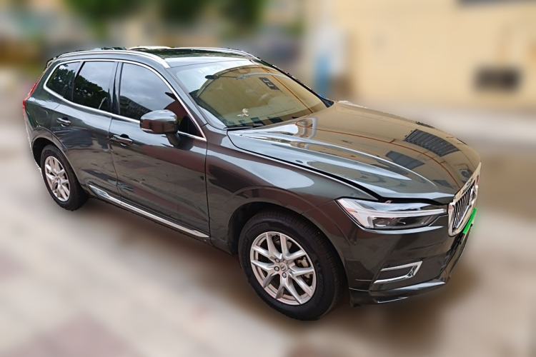 Used Volvo XC60 2021 T5 4x4 Smart Luxury Edition Front Right 45 Deg