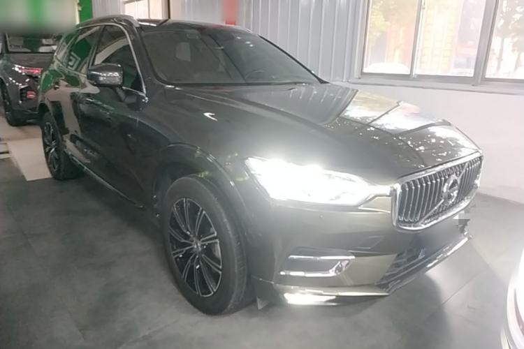 Used Volvo XC60 2021 T5 4x4 Zhiya Luxury Edition Front Right 45 Deg