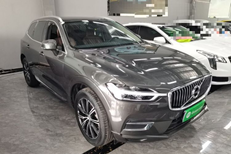 Used Volvo XC60 2021 T5 4x4 Smart Luxury Edition Front Right 45 Deg