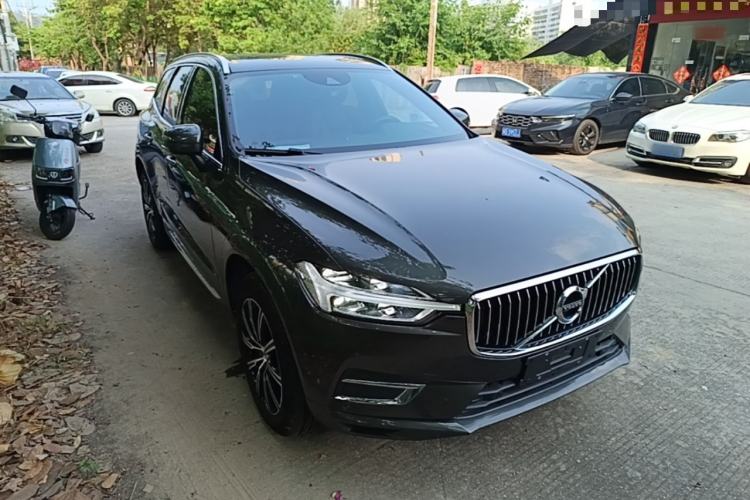 Used Volvo XC60 2021 T5 4x4 Smart Luxury Edition Front Right 45 Deg