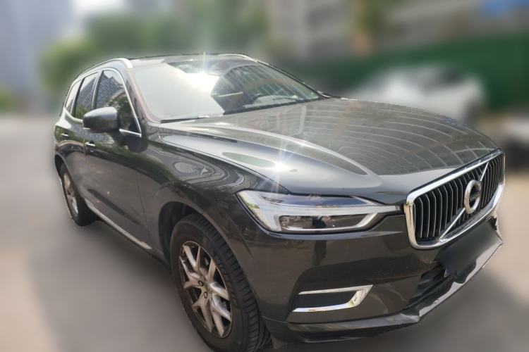 Used Volvo XC60 2021 T5 4x4 Smart Luxury Edition Front Right 45 Deg