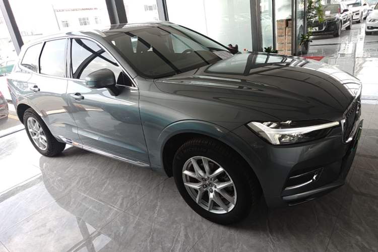 Used Volvo XC60 2021 T5 4x4 Smart Luxury Edition Front Right 45 Deg