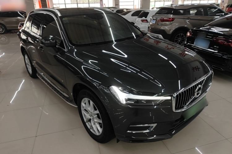 Used Volvo XC60 2021 T5 4x4 Smart Luxury Edition Front Right 45 Deg