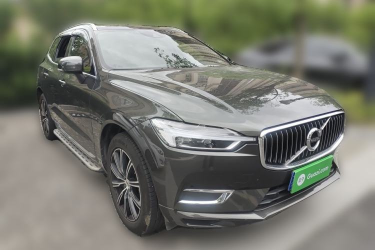Used Volvo XC60 2021 T5 4x4 Smart Luxury Edition Front Right 45 Deg