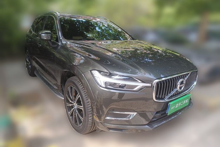 Used Volvo XC60 2021 T5 4x4 Smart Luxury Edition Front Right 45 Deg