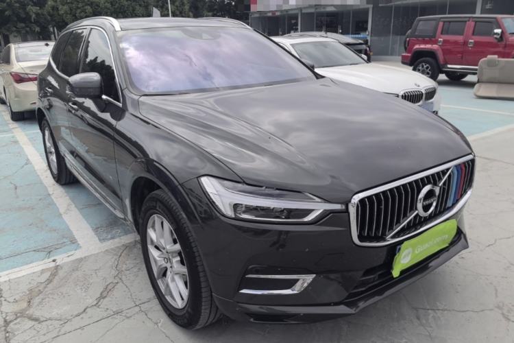 Used Volvo XC60 2021 T5 4x4 Smart Luxury Edition Front Right 45 Deg