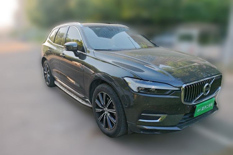 Used Volvo XC60 2021 T5 4x4 Smart Luxury Edition Front Right 45 Deg