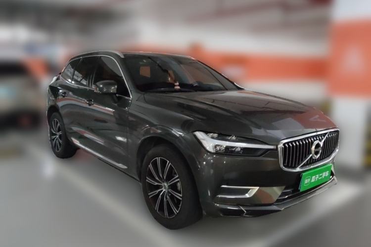 Used Volvo XC60 2021 T5 4x4 Smart Luxury Edition Front Right 45 Deg
