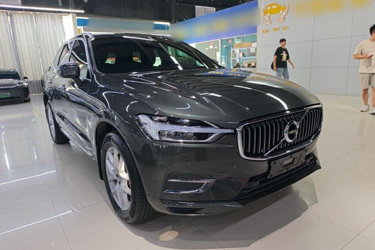 Used Volvo XC60 2021 T5 4x4 Smart Luxury Edition Front Right 45 Deg