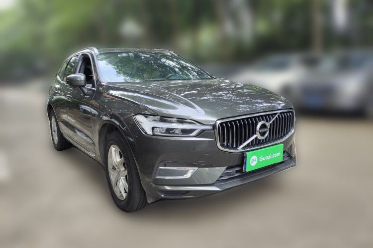 Used Volvo XC60 2021 T5 4x4 Smart Luxury Edition Front Right 45 Deg