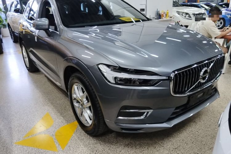 Used Volvo XC60 2021 T5 4x4 Smart Luxury Edition Front Right 45 Deg