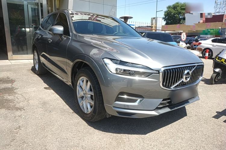 Used Volvo XC60 2021 T5 4x4 Smart Luxury Edition Front Right 45 Deg