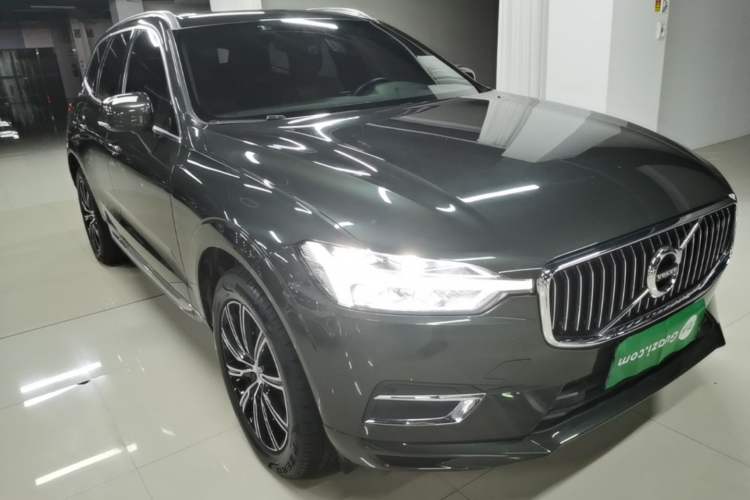 Used Volvo XC60 2021 T5 4x4 Smart Luxury Edition Front Right 45 Deg