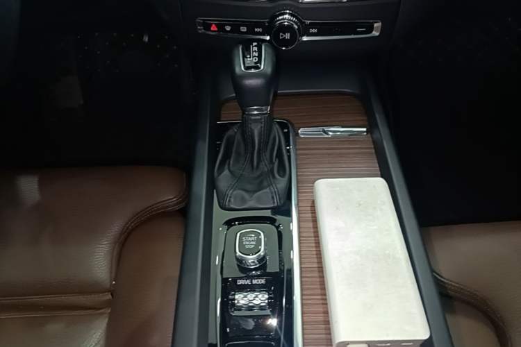 Used Volvo XC60 2021 T5 4x4 Zhiya Luxury Edition Gear Lever
