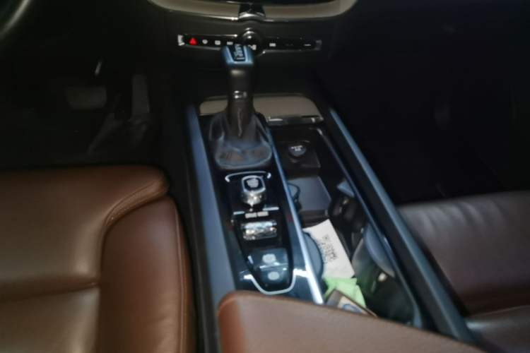 Used Volvo XC60 2021 T5 4x4 Smart Luxury Edition Gear Lever
