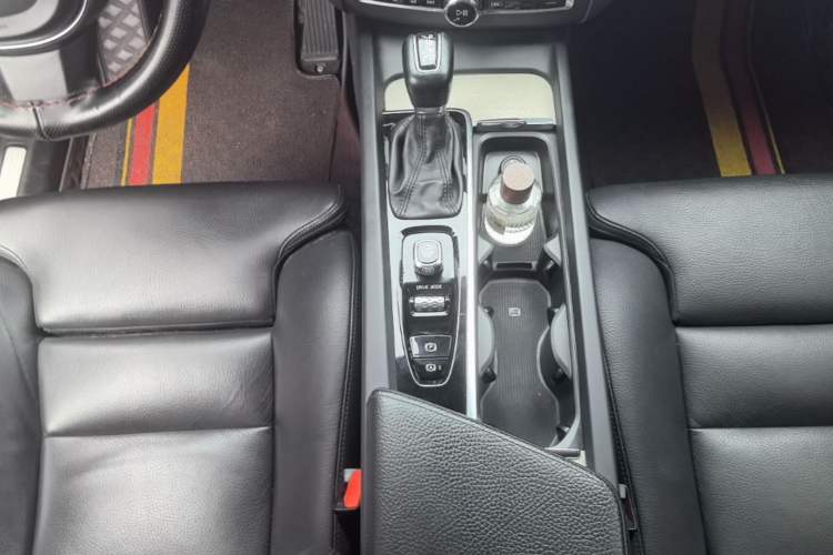 Used Volvo XC60 2021 T5 4x4 Smart Luxury Edition Gear Lever