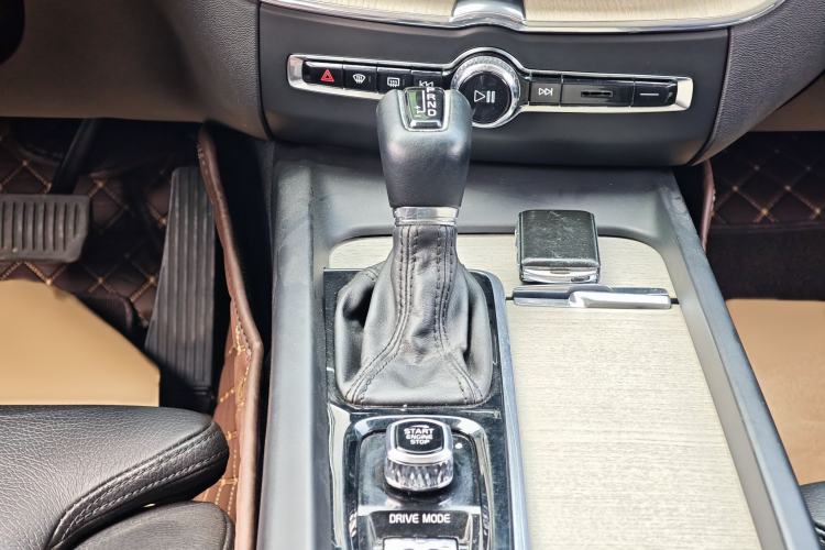 Used Volvo XC60 2021 T5 4x4 Smart Luxury Edition Gear Lever