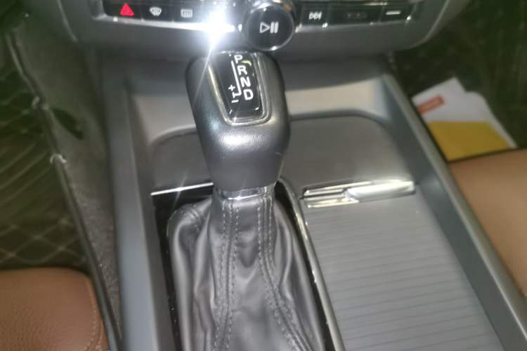 Used Volvo XC60 2021 T5 4x4 Smart Luxury Edition Gear Lever