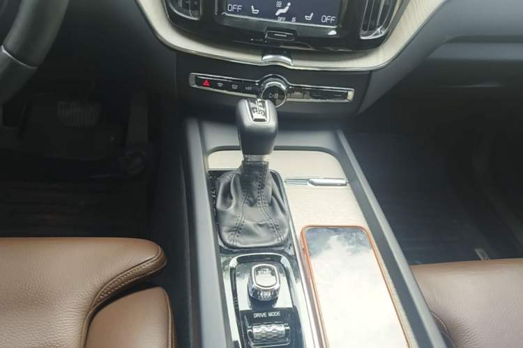 Used Volvo XC60 2021 T5 4x4 Smart Luxury Edition Gear Lever