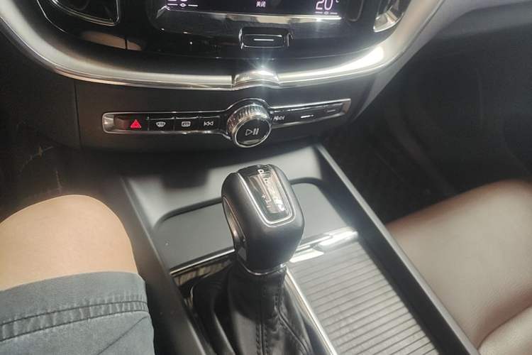 Used Volvo XC60 2021 T5 4x4 Smart Luxury Edition Gear Lever