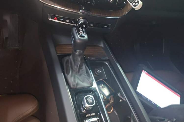 Used Volvo XC60 2021 T5 4x4 Smart Luxury Edition Gear Lever