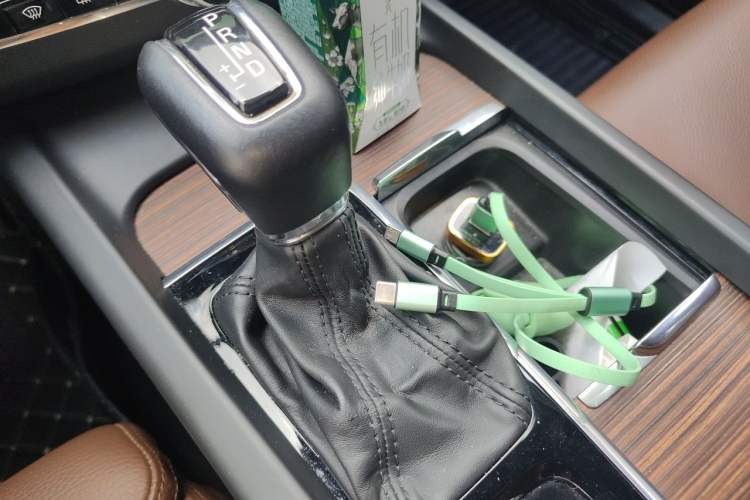 Used Volvo XC60 2021 T5 4x4 Smart Luxury Edition Gear Lever