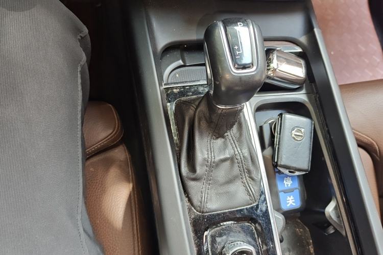 Used Volvo XC60 2021 T5 4x4 Smart Luxury Edition Gear Lever