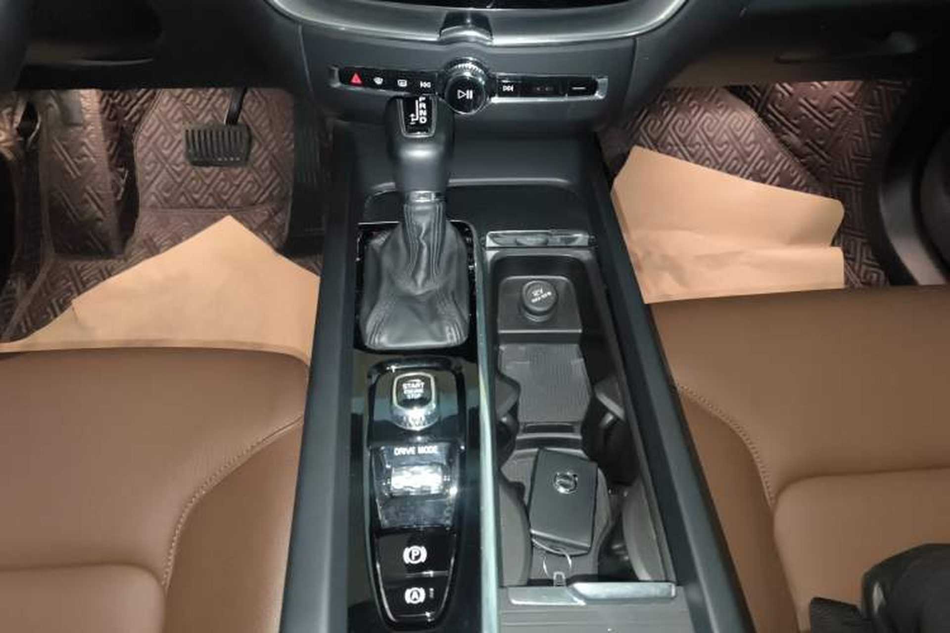 Used Volvo XC60 2021 T5 4x4 Smart Luxury Edition Gear Lever