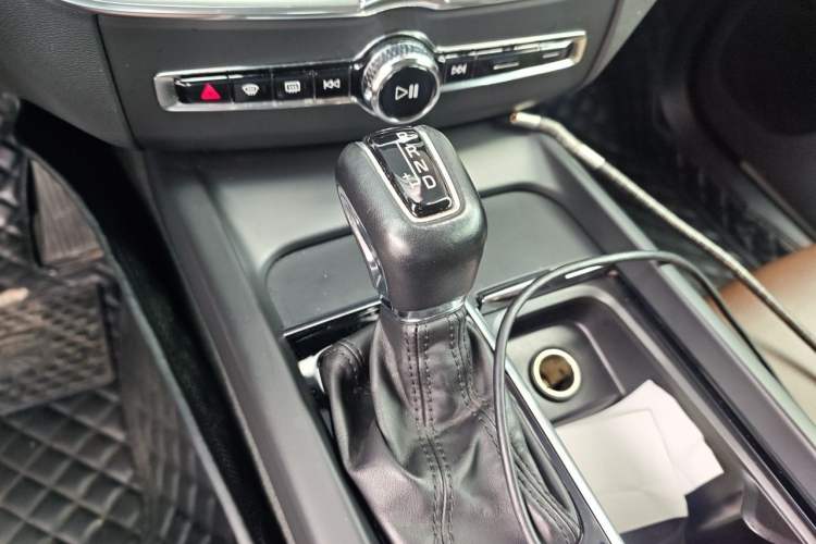 Used Volvo XC60 2021 T5 4x4 Smart Luxury Edition Gear Lever