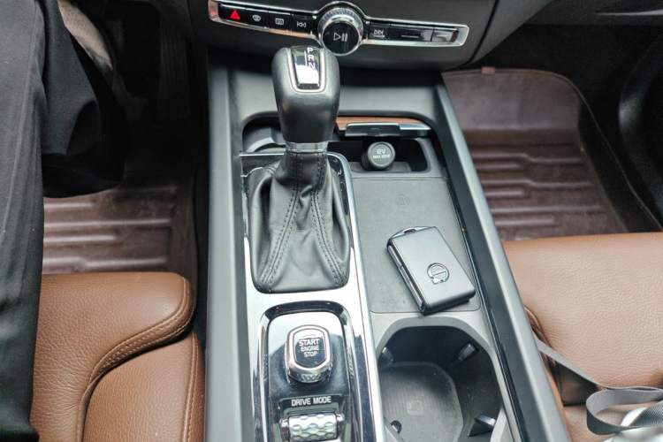 Used Volvo XC60 2021 T5 4x4 Zhiya Luxury Edition Gear Lever