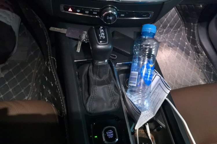 Used Volvo XC60 2021 T5 4x4 Smart Luxury Edition Gear Lever