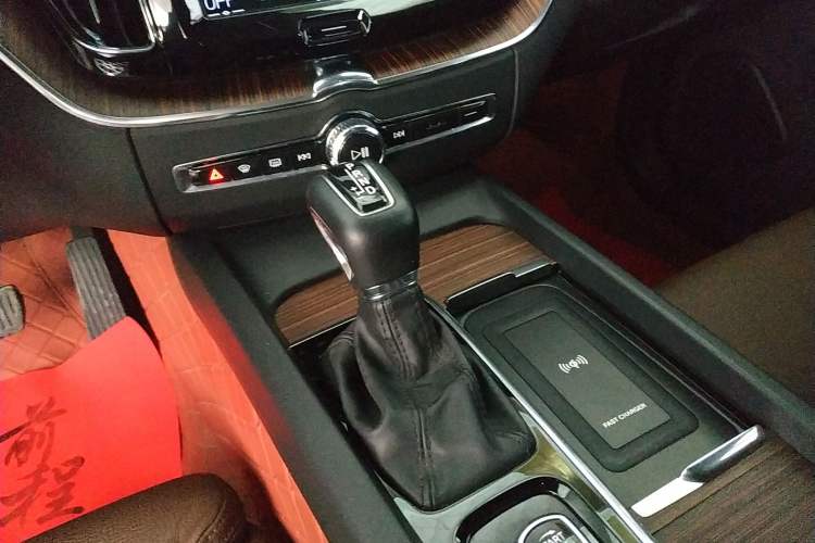 Used Volvo XC60 2021 T5 4x4 Smart Luxury Edition Gear Lever