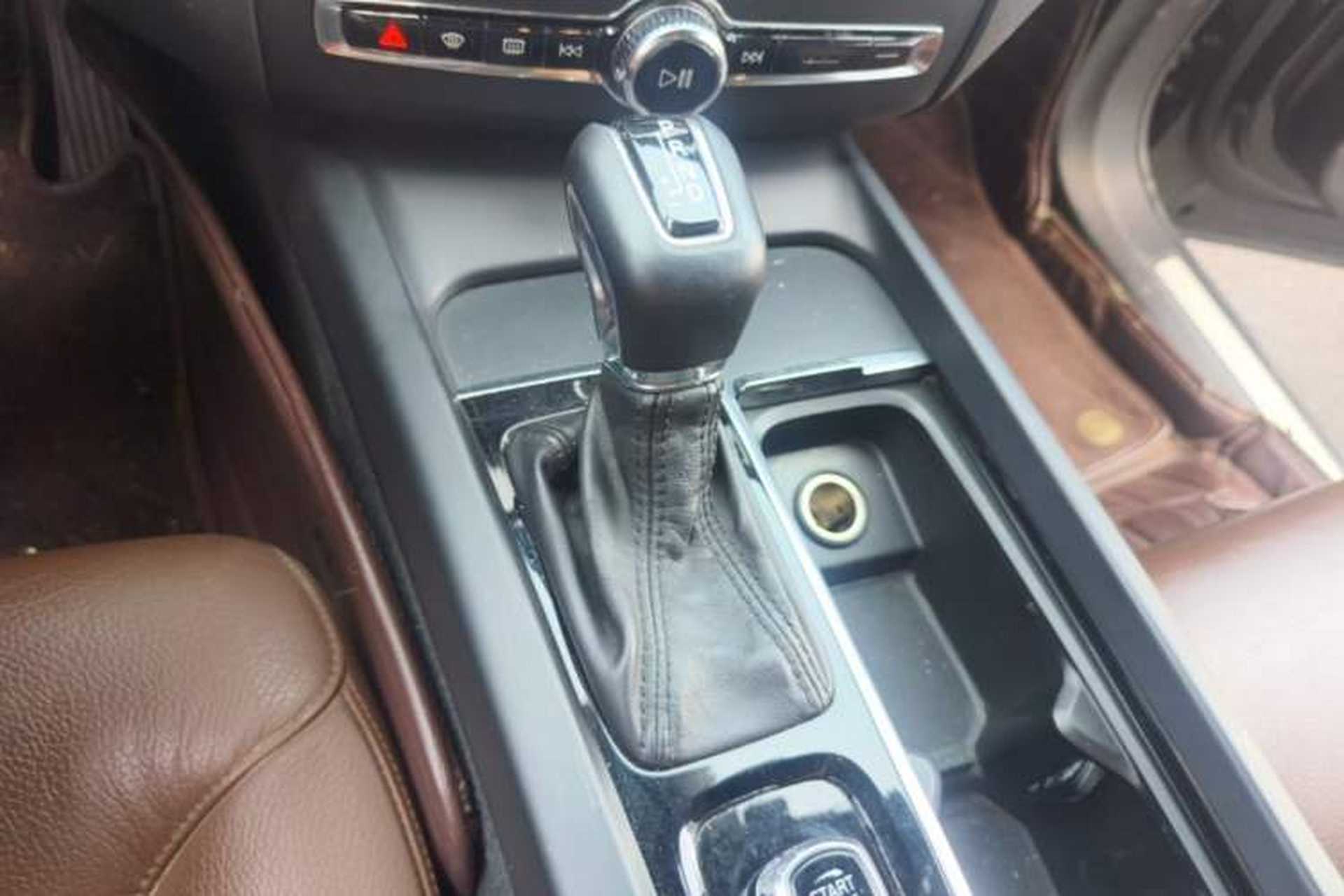 Used Volvo XC60 2021 T5 4x4 Smart Luxury Edition Gear Lever