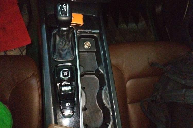 Used Volvo XC60 2021 T5 4x4 Smart Luxury Edition Gear Lever